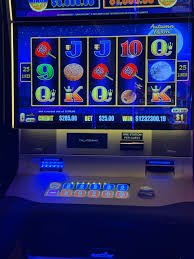 Meja Blackjack Langsung makmur303 dengan dealer dan pemain