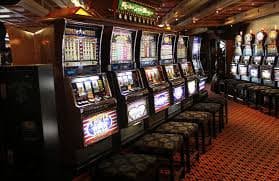 Antarmuka Baccarat dengan kartu dan posisi Bankir Pemain